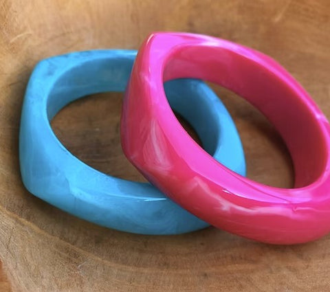 TREASURE CHEST CO - GROOVY RESIN BANGLE - TURQUOISE